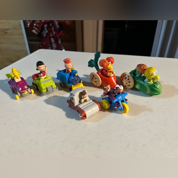 90’s McDonalds toys with Peanut pull back cars - Picture 1 of 7